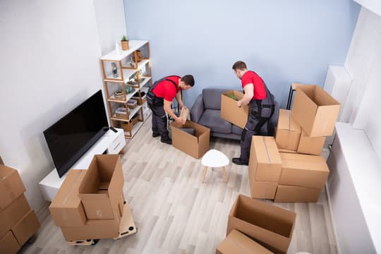GPS-tracked transportation vehicle of Motion Packers and Movers